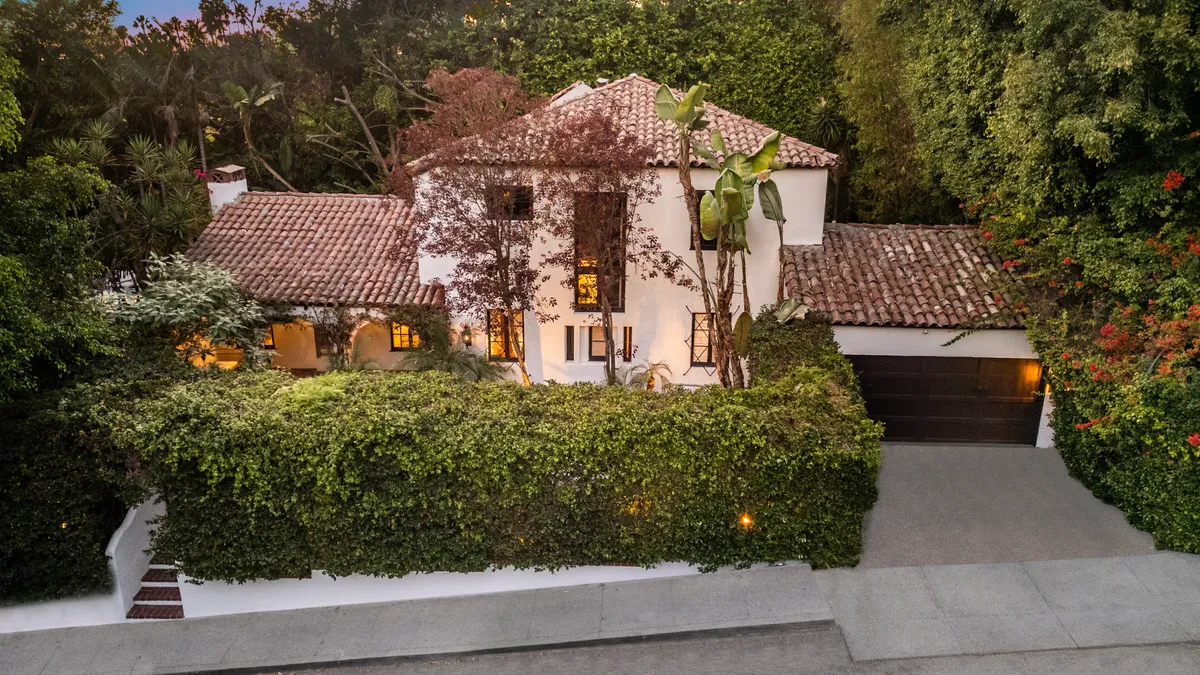 Wander West Hollywood Vale