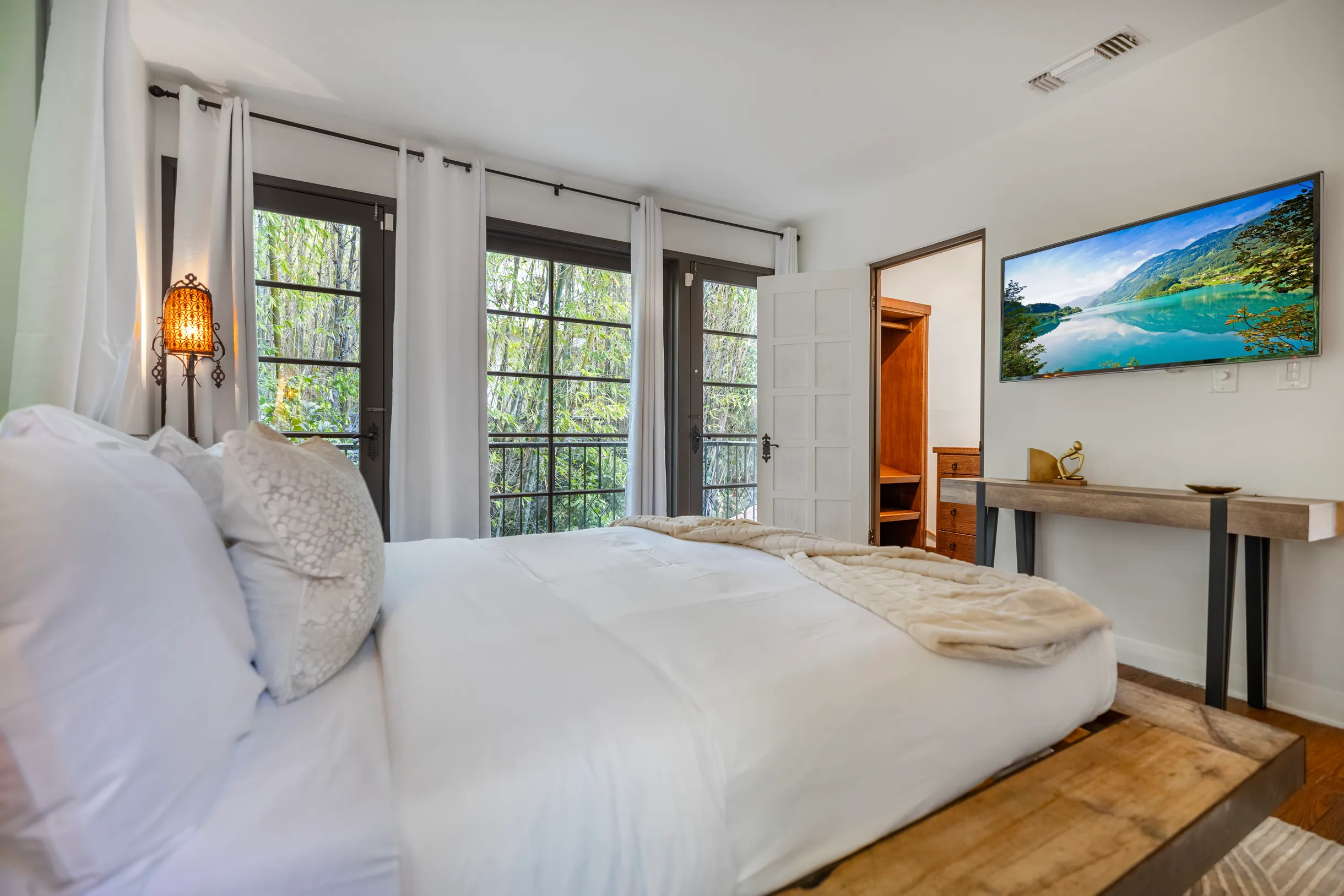 Wander West Hollywood Vale #22