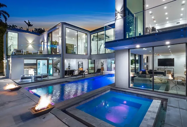 Wander Hollywood Cityview