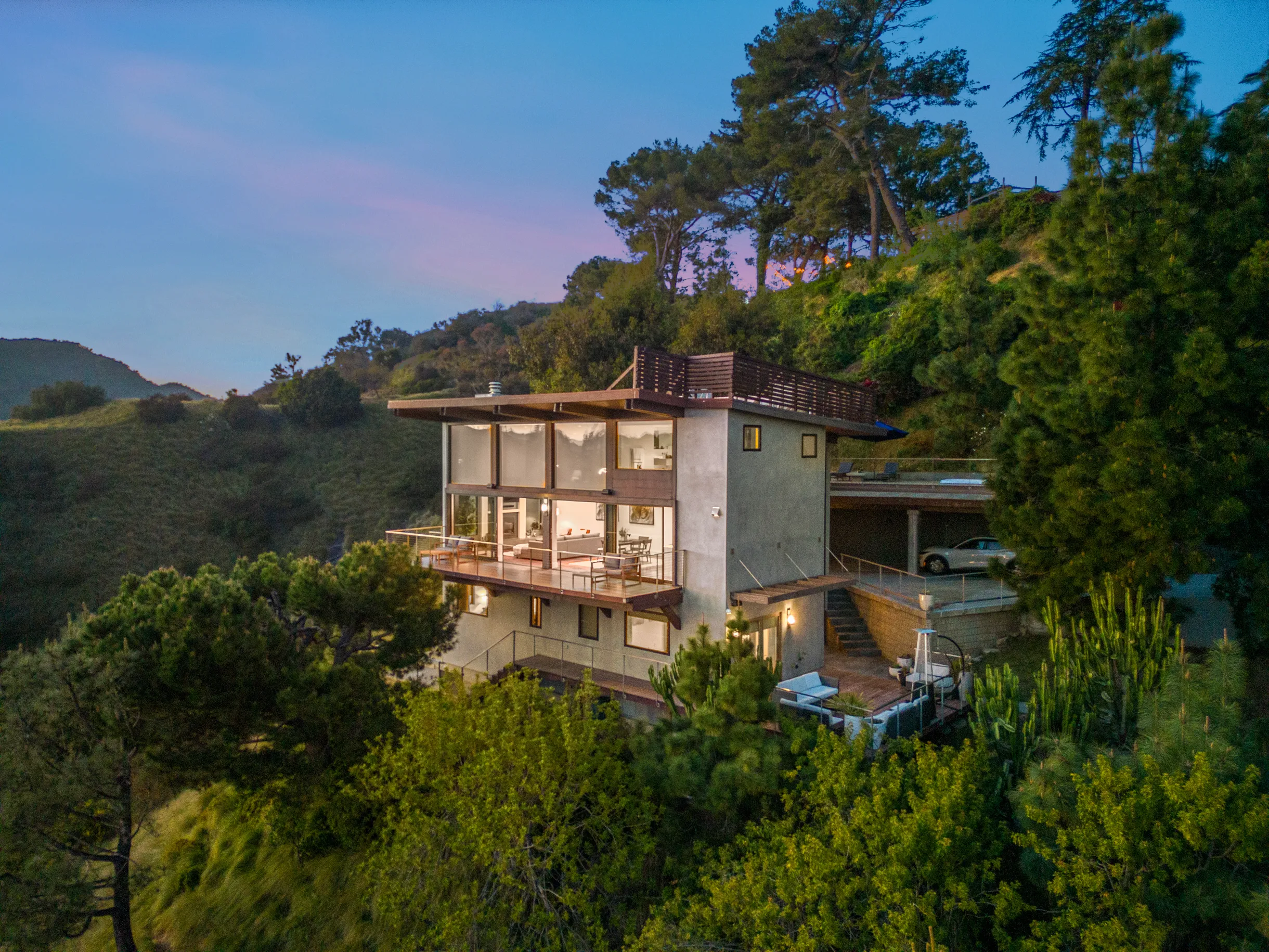 Wander Beverly Hills Skyridge