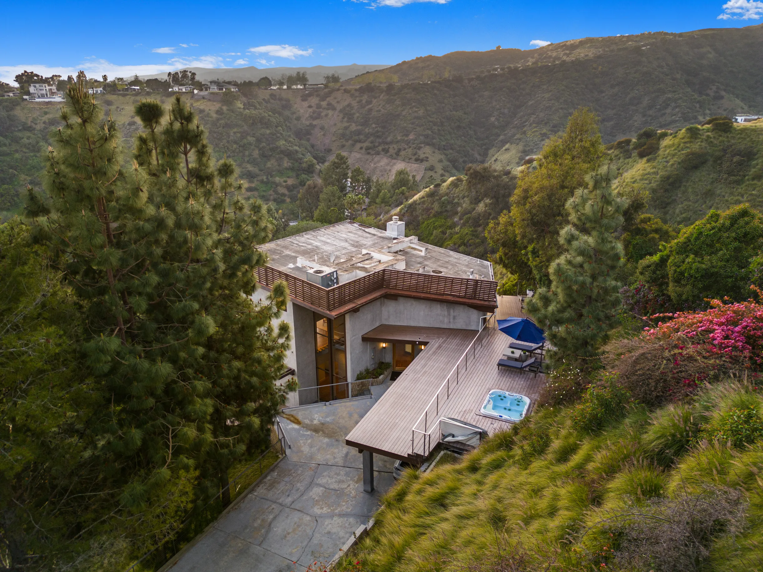 Wander Beverly Hills Skyridge #35