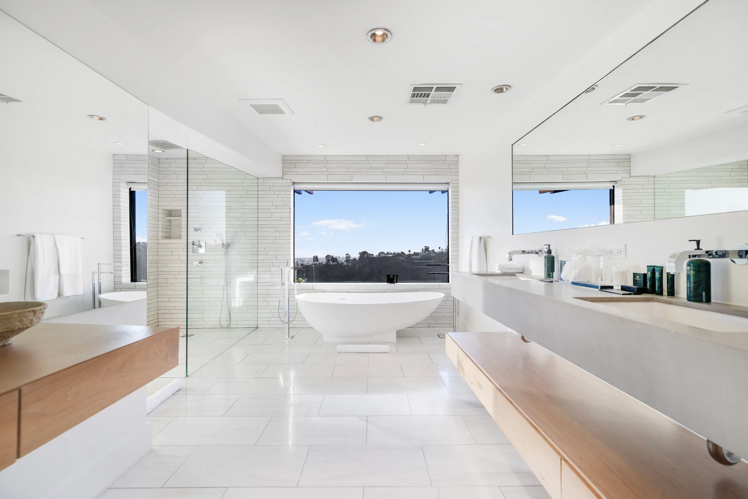 Wander Beverly Hills Skyridge #20