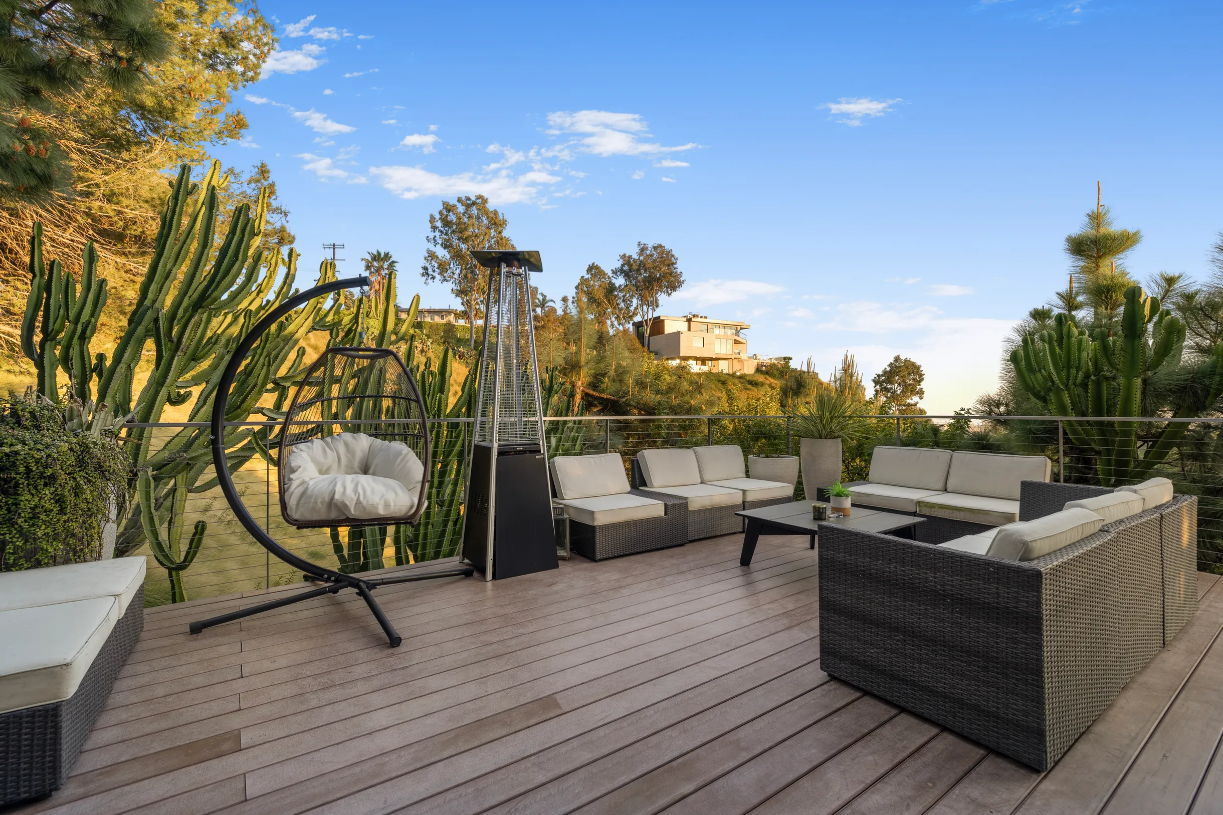 Wander Beverly Hills Skyridge #39