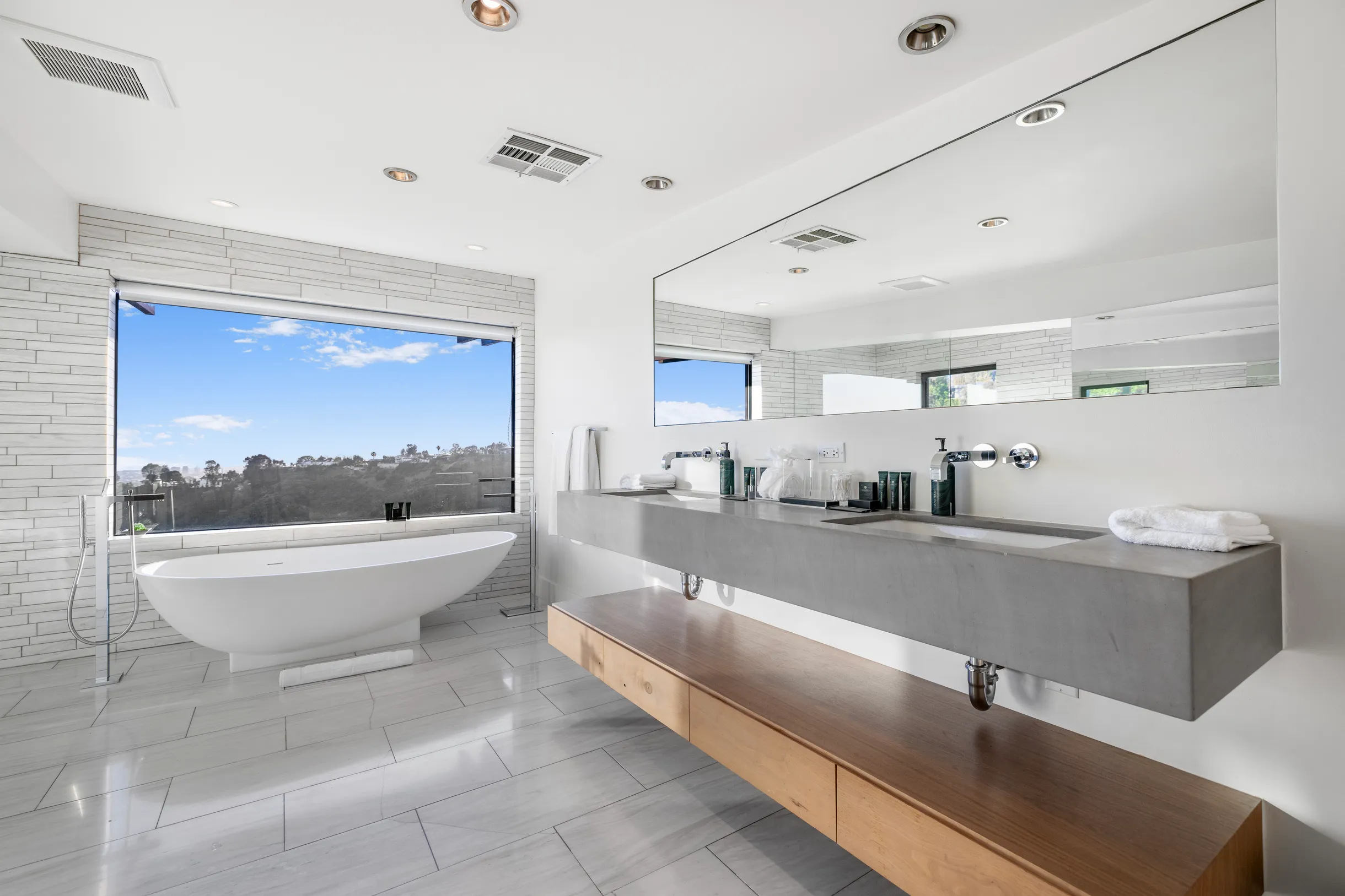 Wander Beverly Hills Skyridge #27