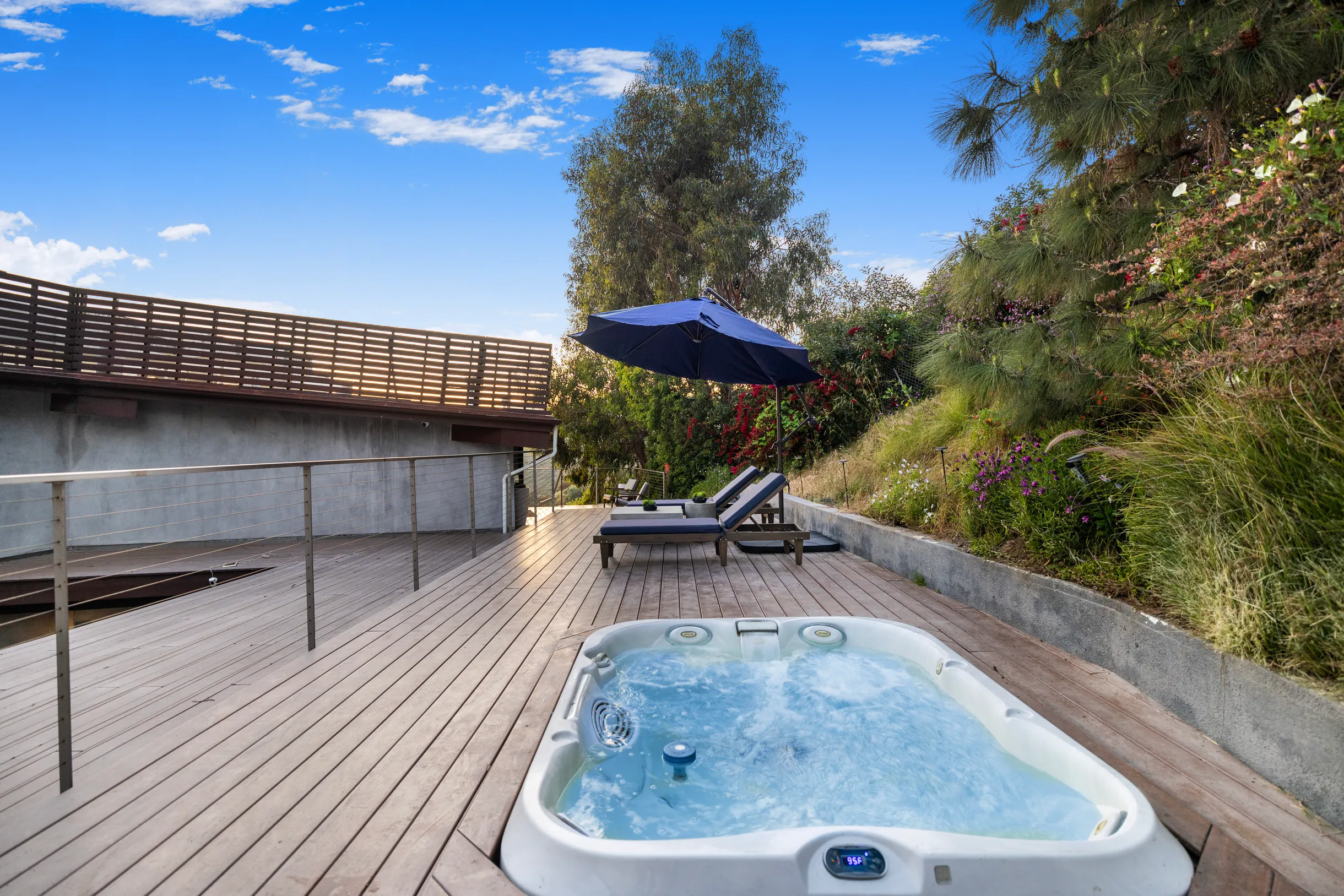 Wander Beverly Hills Skyridge #28