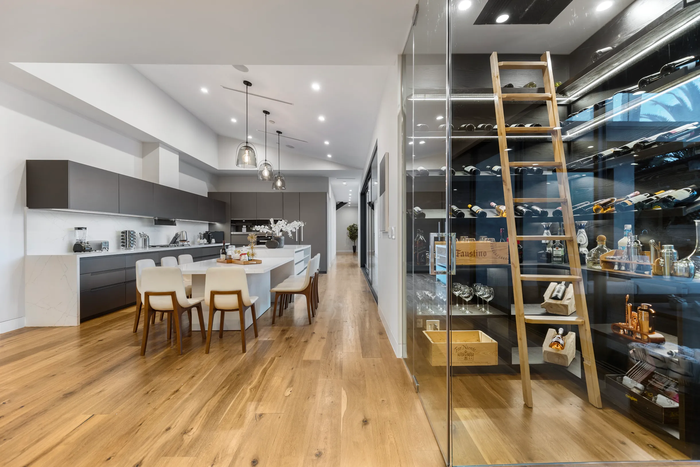 Wander Tarzana Skyline #42