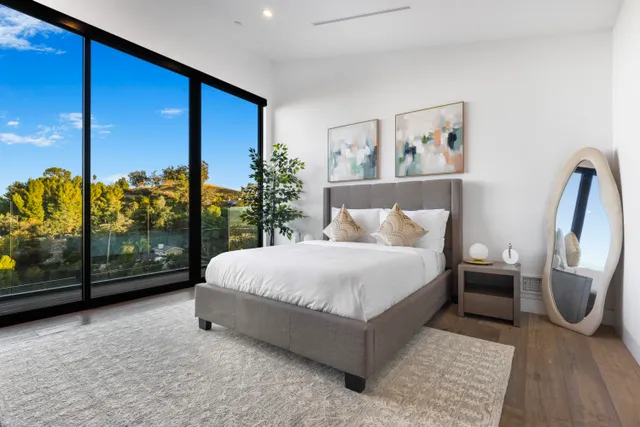 Bedroom 1 image 1