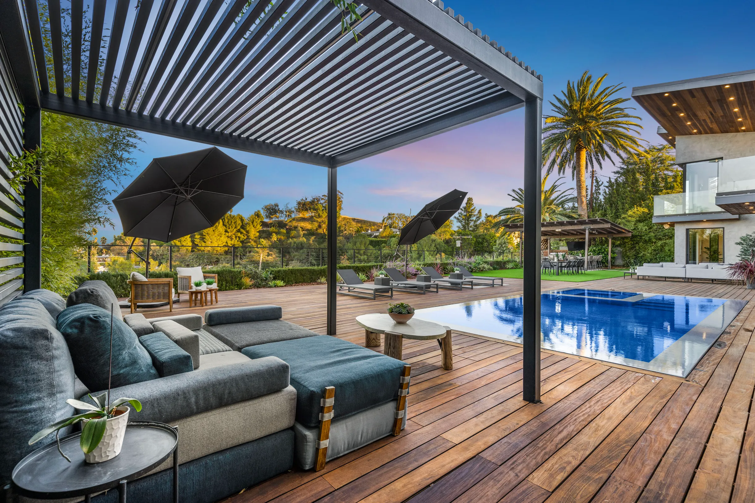 Wander Tarzana Skyline #26