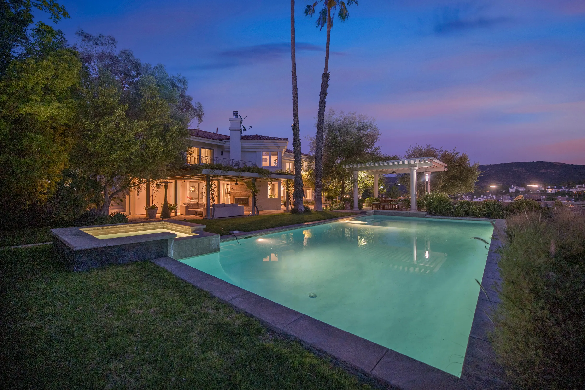 Wander Tarzana Villa