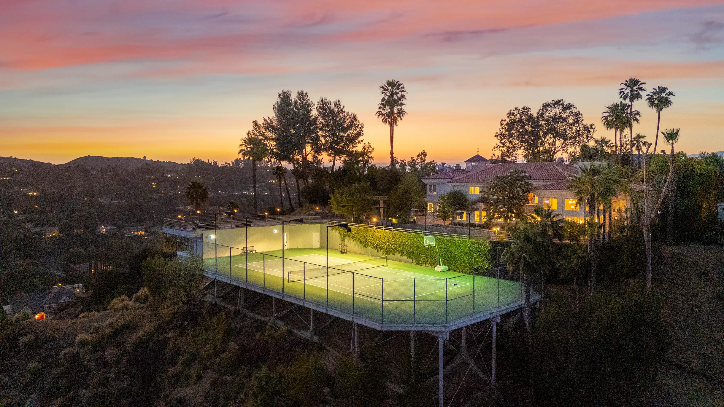 Wander Tarzana Villa #4