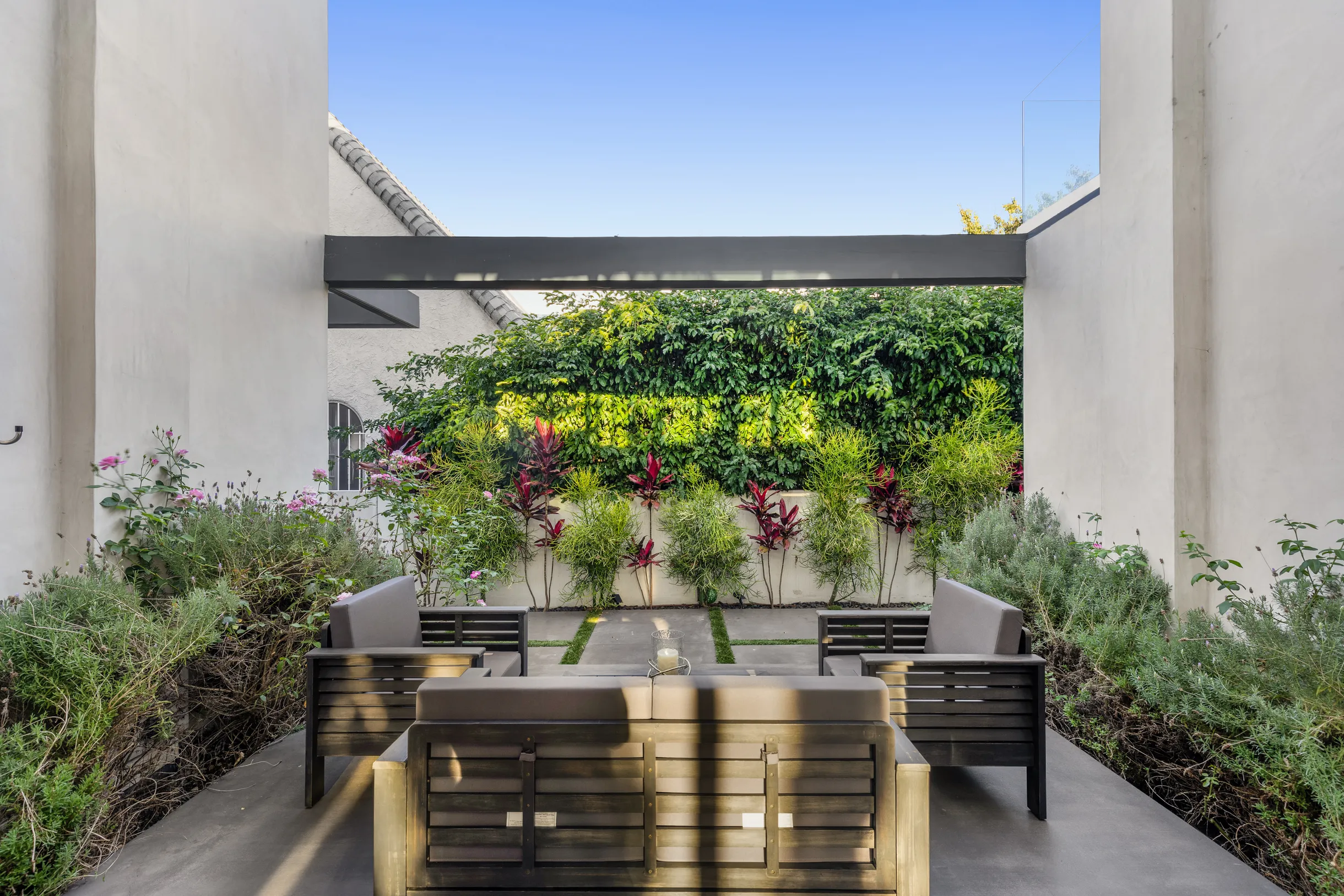 Wander West Hollywood Escape #41