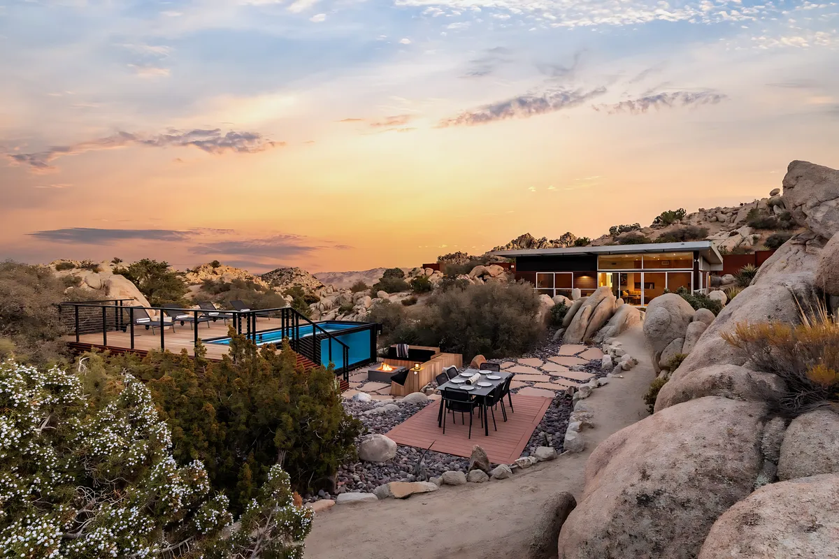 Wander High Desert Boulders
