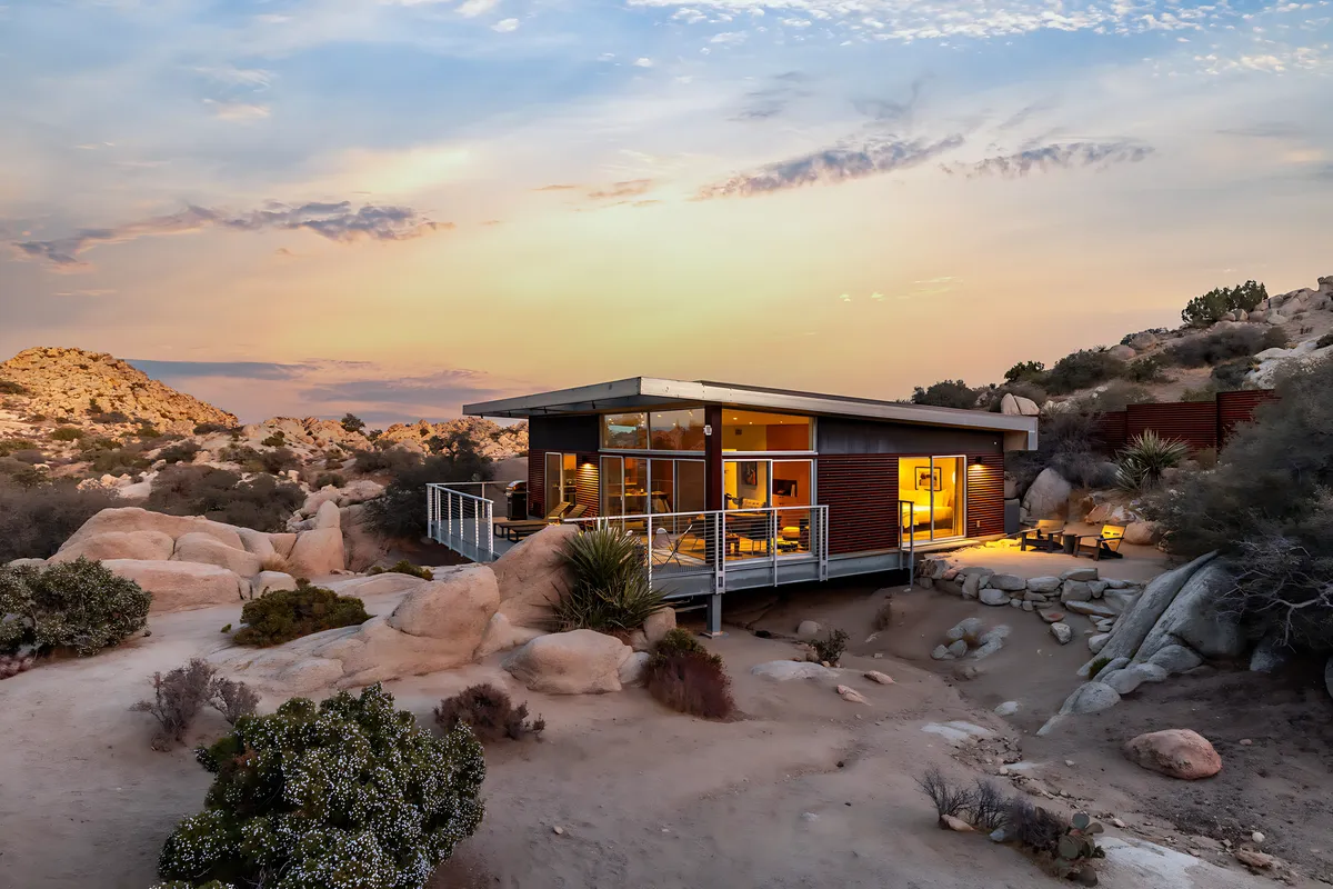 Wander High Desert Boulders