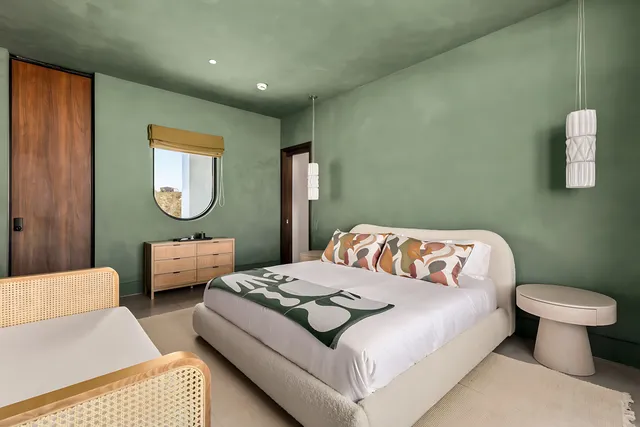 Bedroom 1 image 1