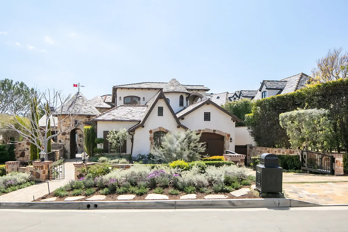 Wander Newport Shorecliff