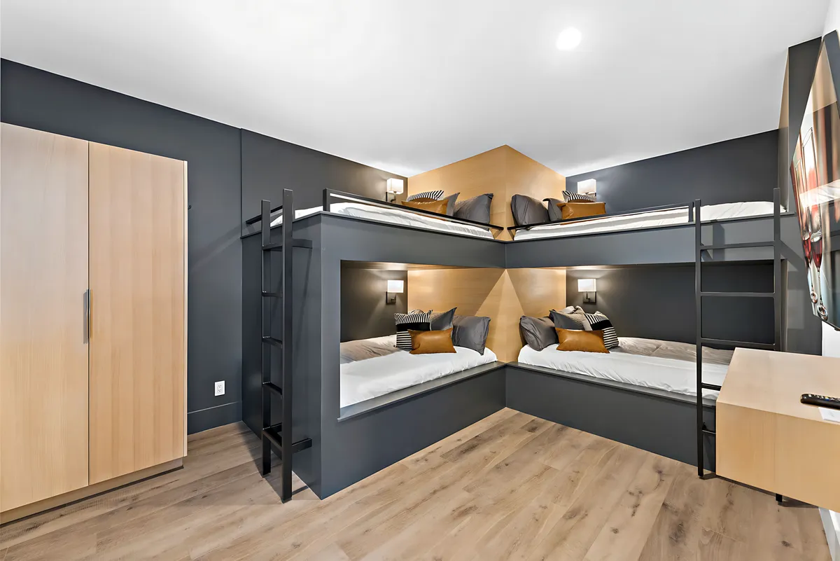 Bedroom 7 image
