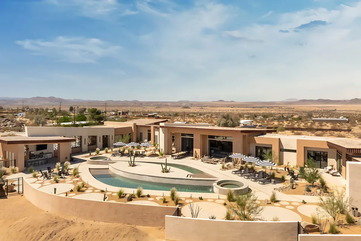 Wander Joshua Tree Peaks