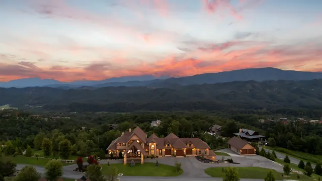 Wander Pigeon Forge Bluff