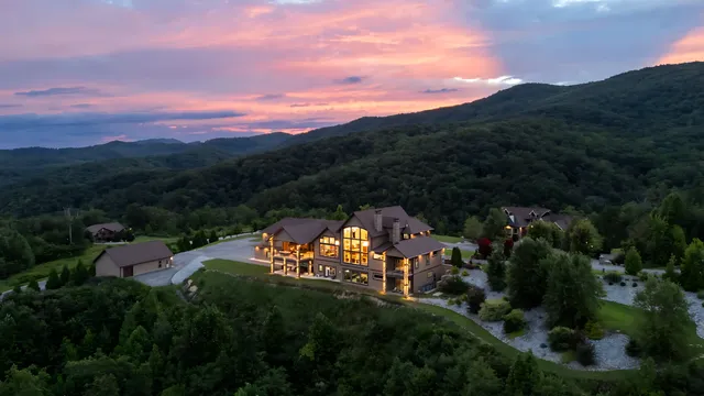 Wander Pigeon Forge Bluff