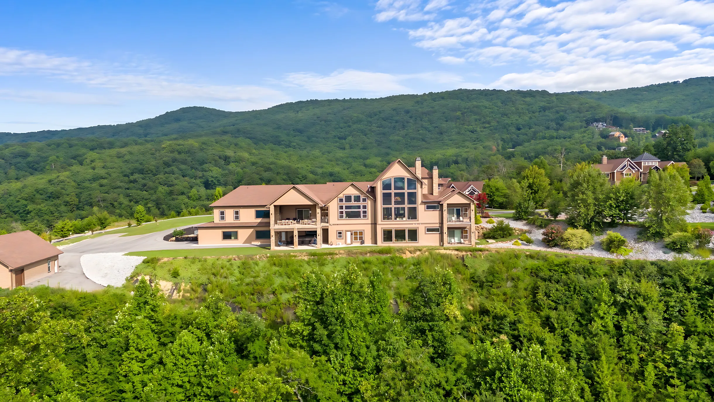 Wander Pigeon Forge Bluff #106