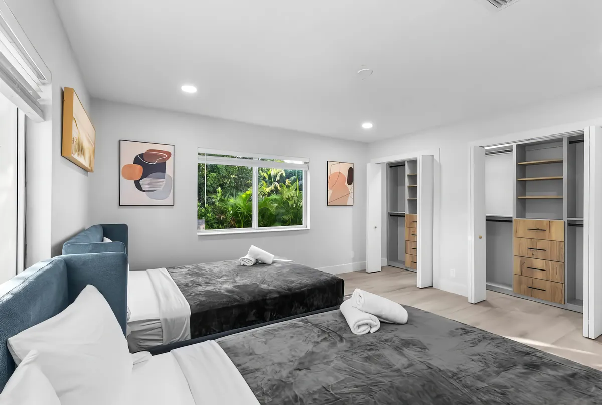 Bedroom 6 image