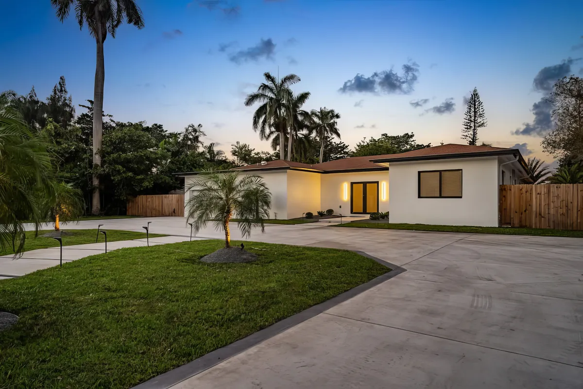 Wander Biscayne Palms