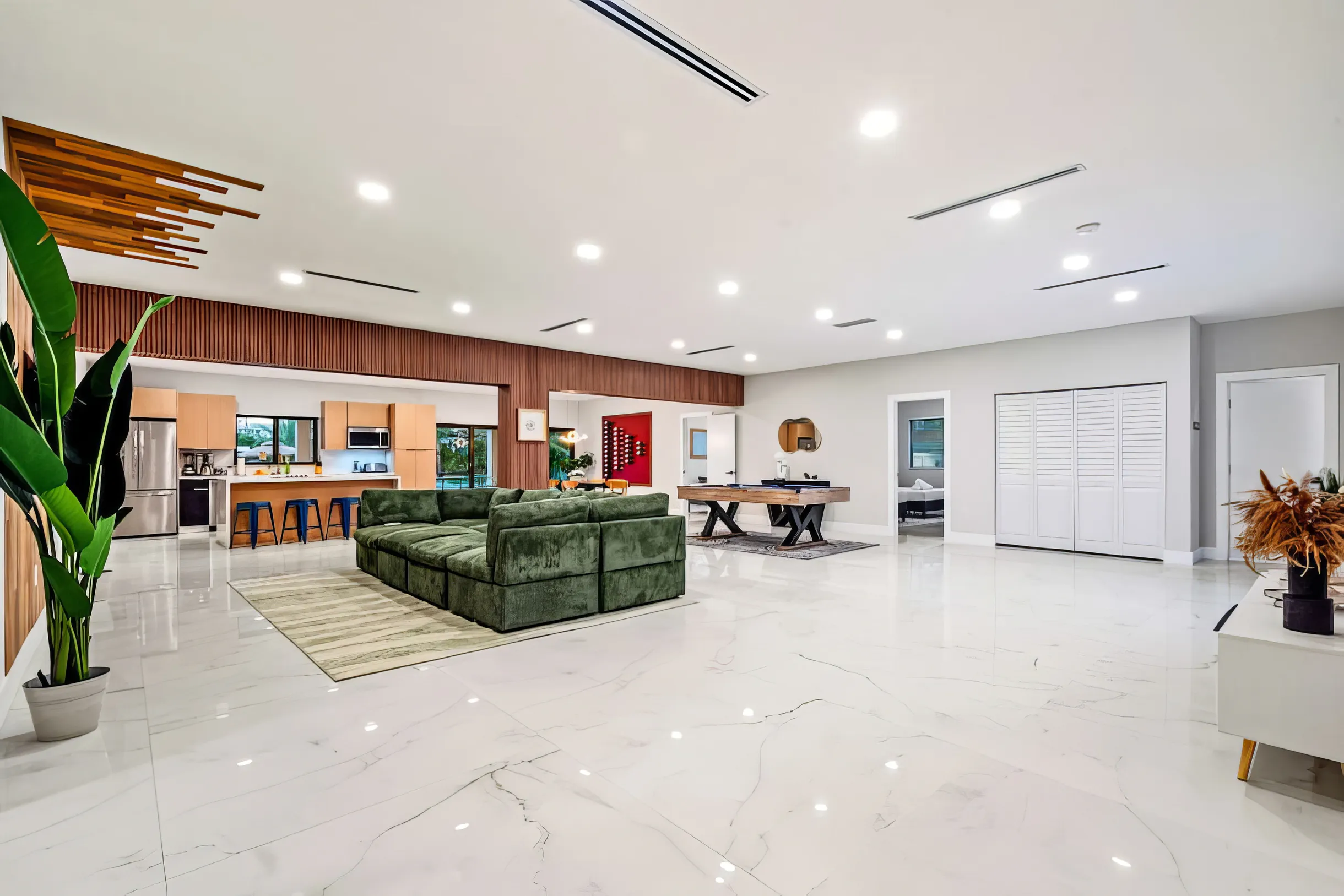 Wander Biscayne Palms #33