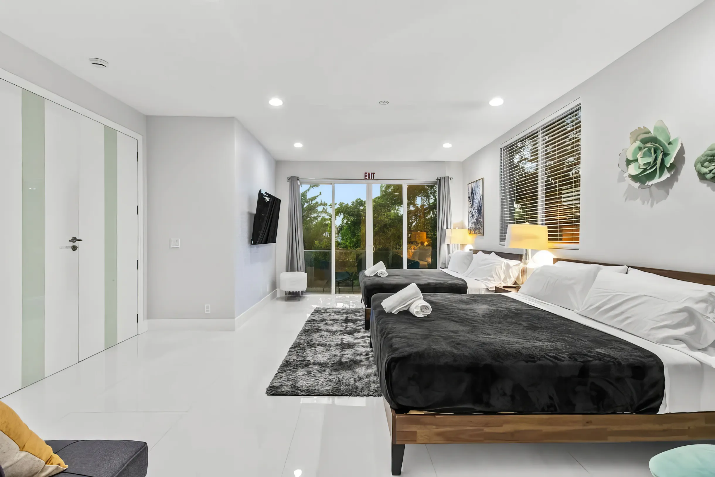 Wander Hollywood Beach Modern #34