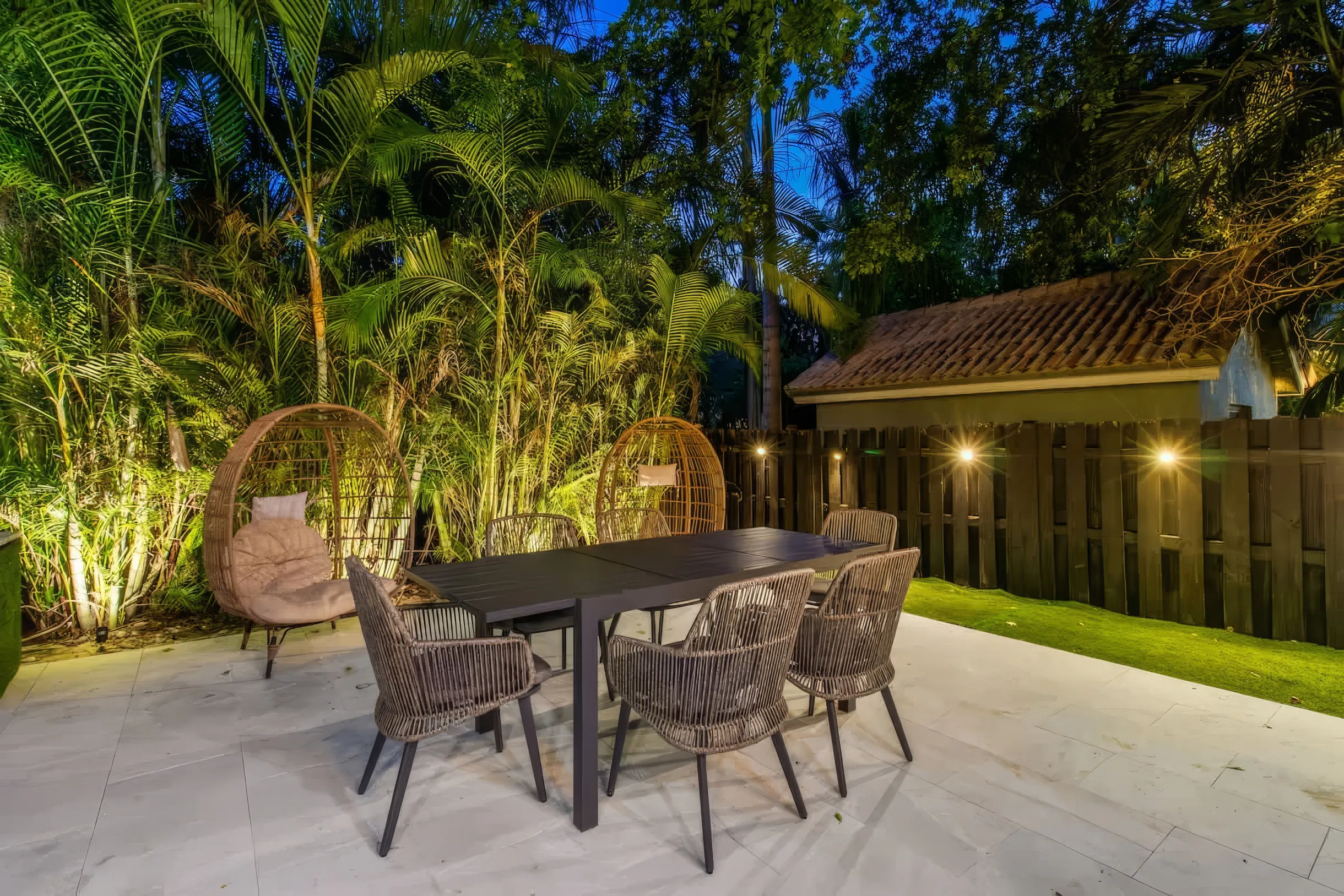 Wander Hollywood Beach Modern #24