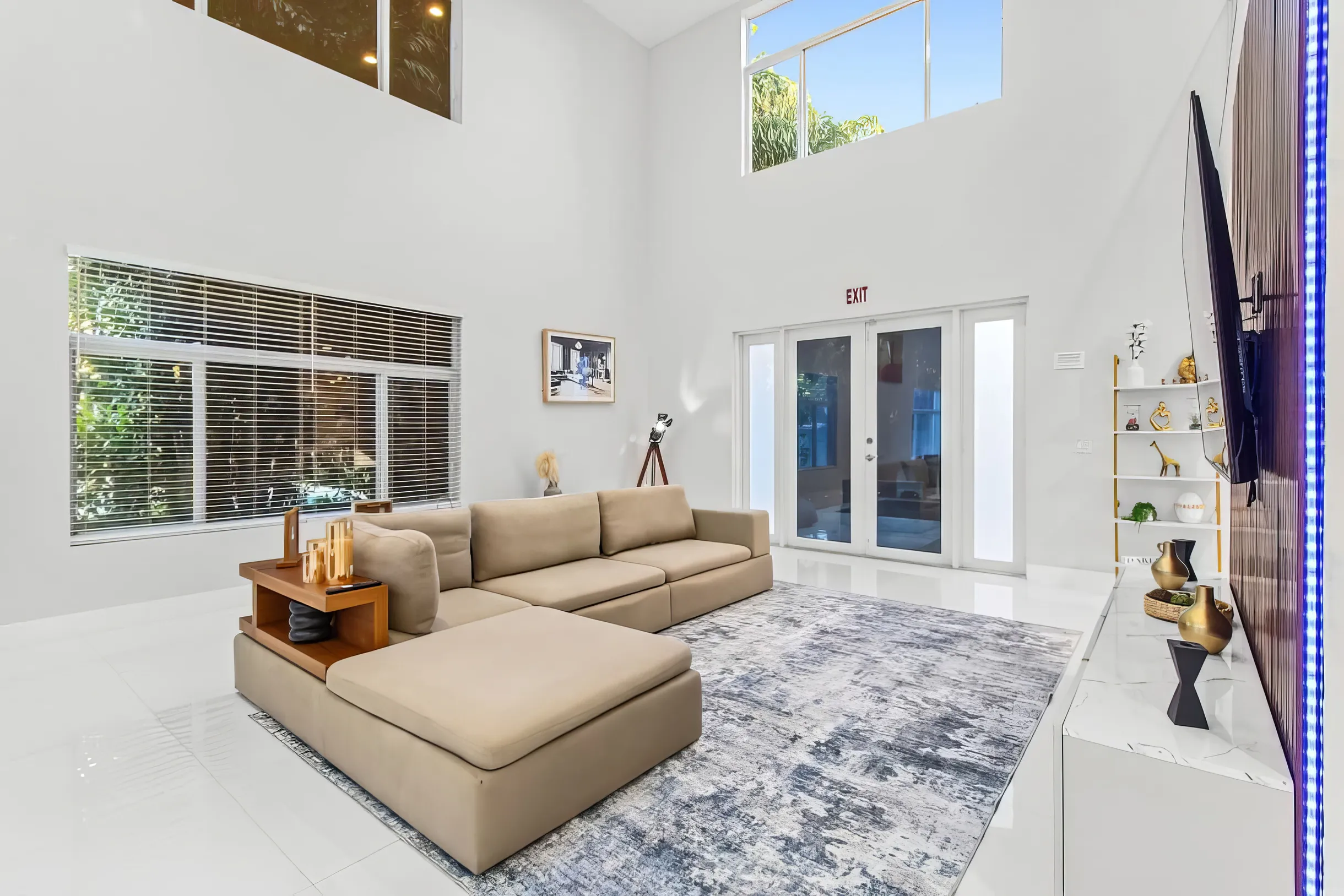 Wander Hollywood Beach Modern #28