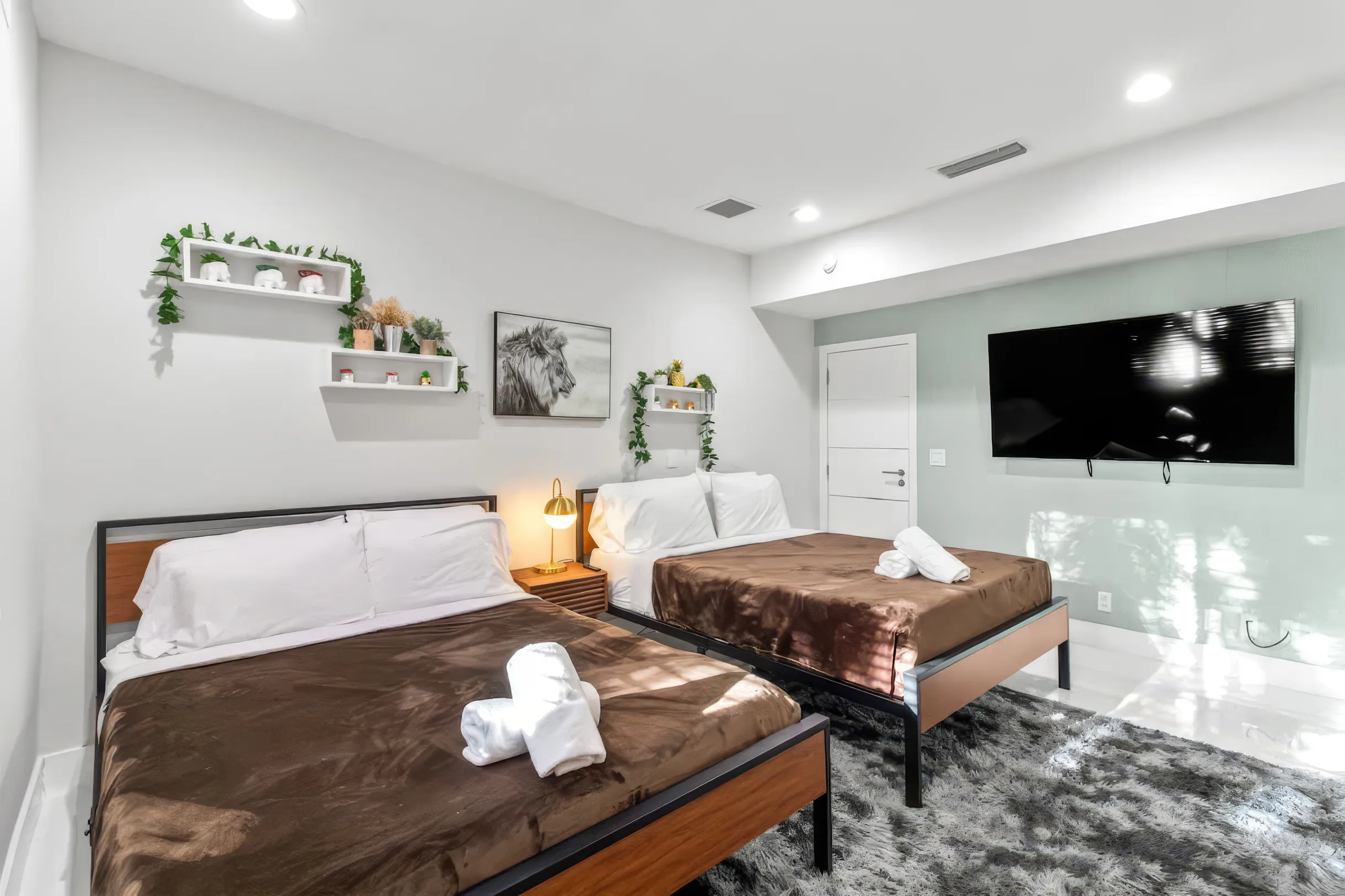 Wander Hollywood Beach Modern #18