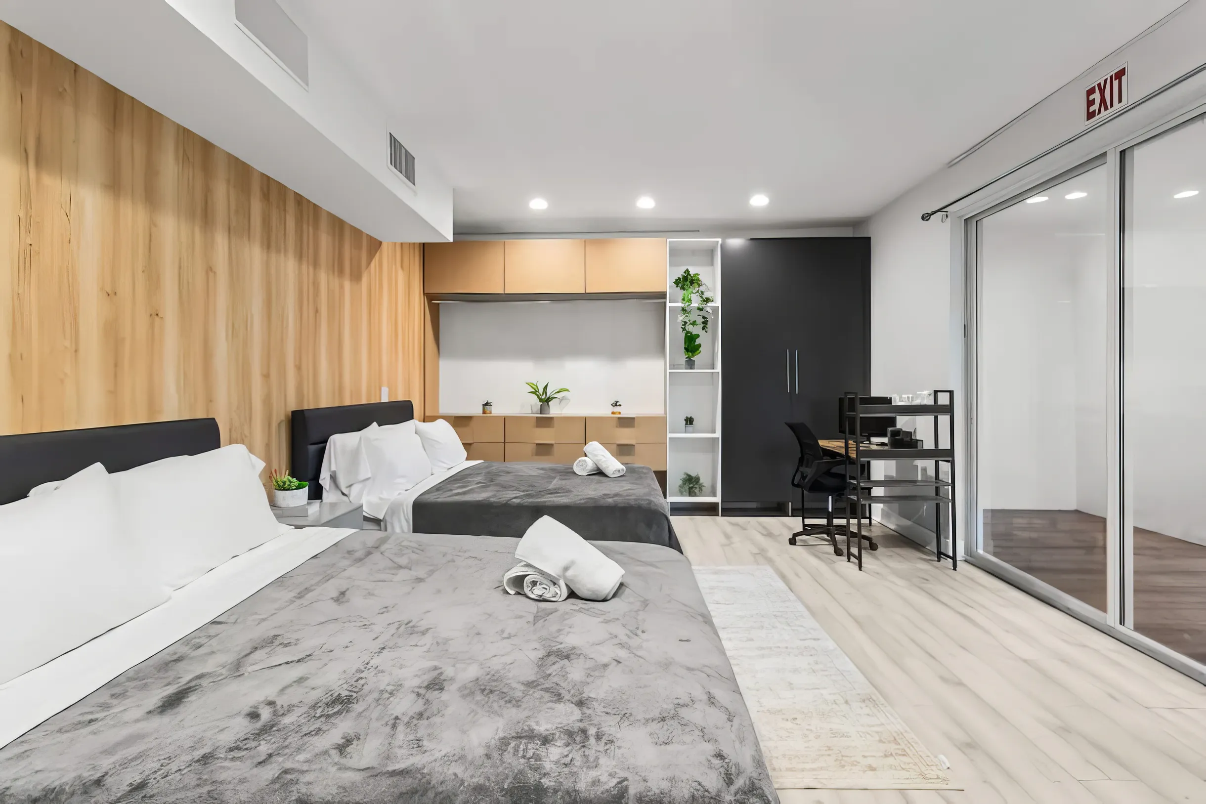 Wander Hollywood Beach Modern #42