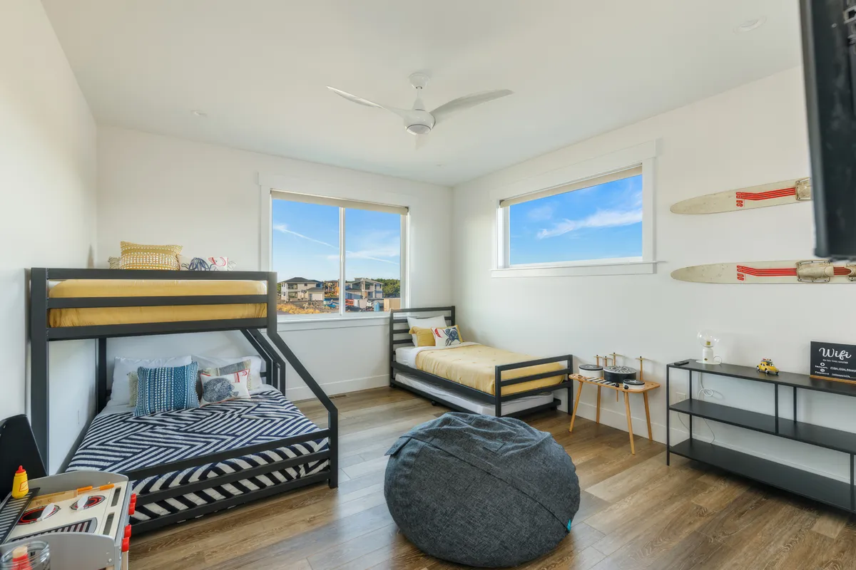 Bunk Bedroom image
