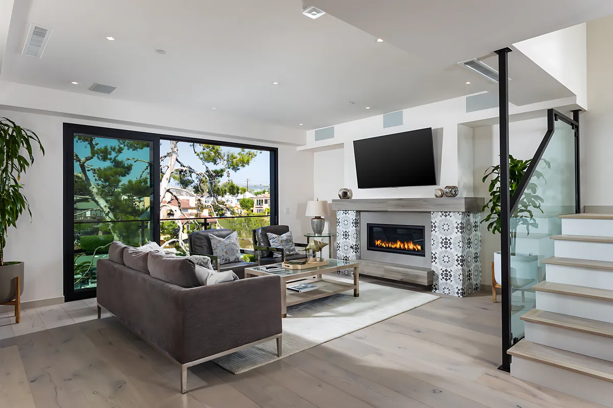 Wander Newport Beach Modern