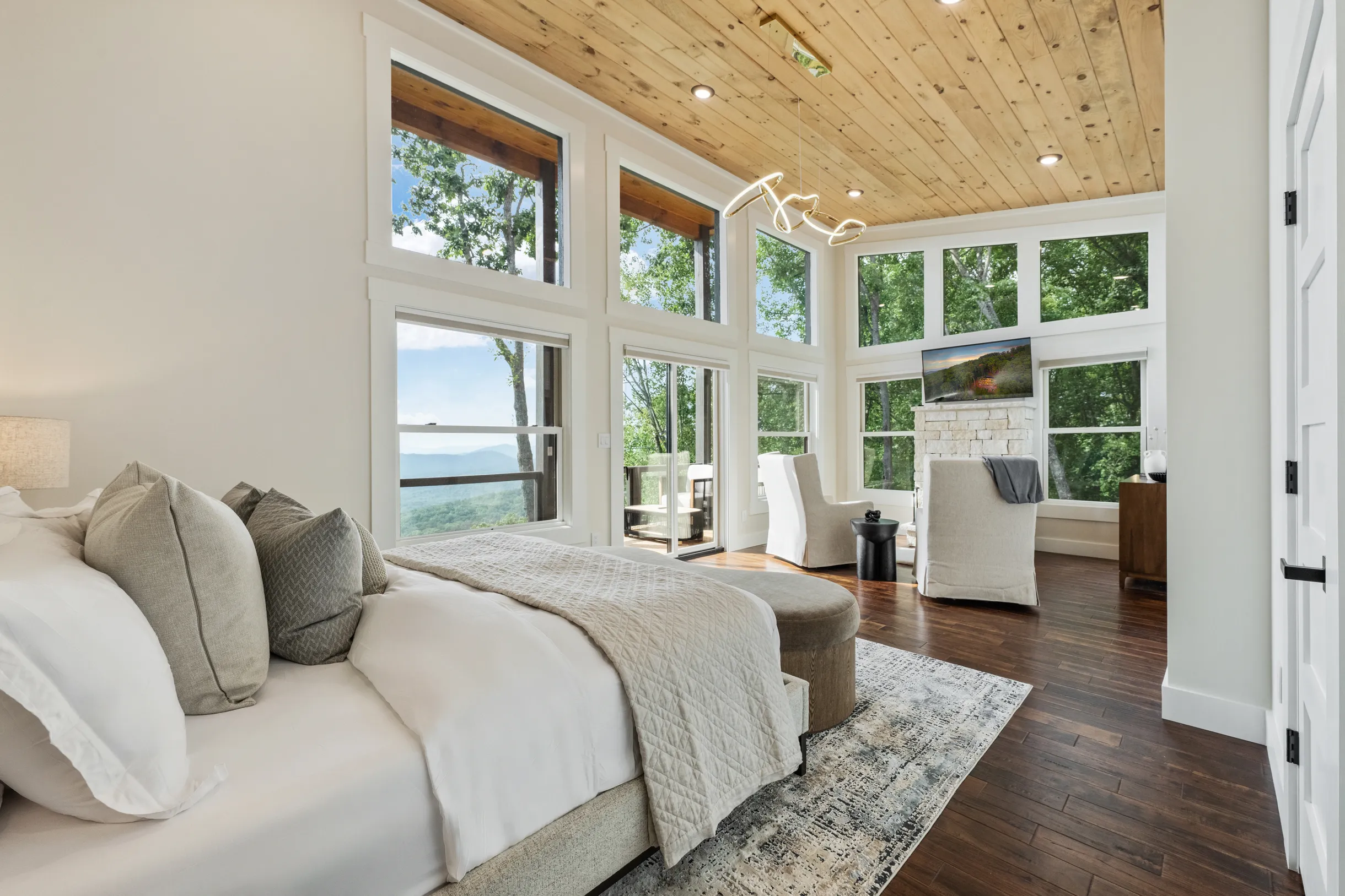 Blue Ridge Luxe, 180 Mtn Views, Sunsets, Sauna, Spa #115