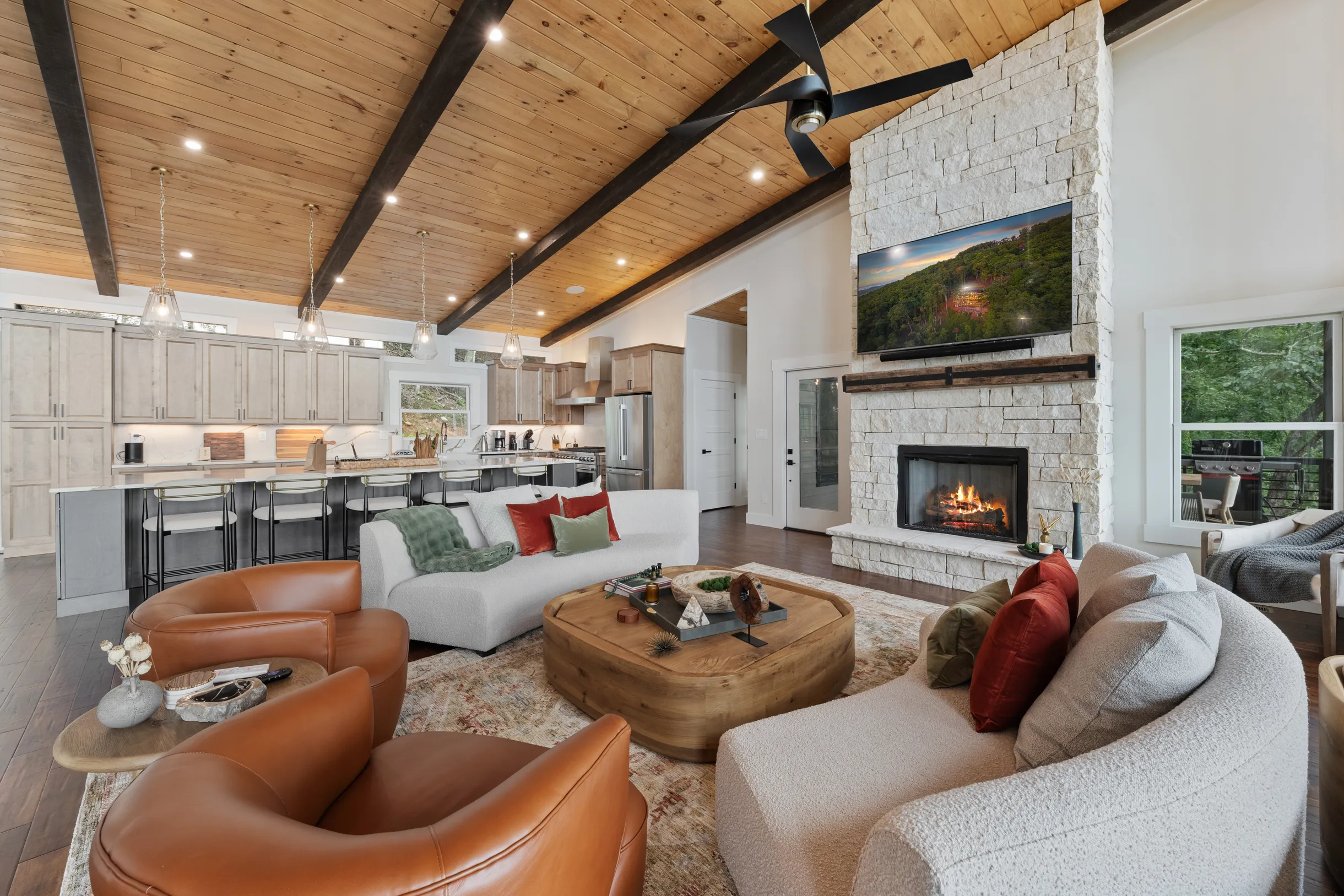 Blue Ridge Luxe, 180 Mtn Views, Sunsets, Sauna, Spa #107