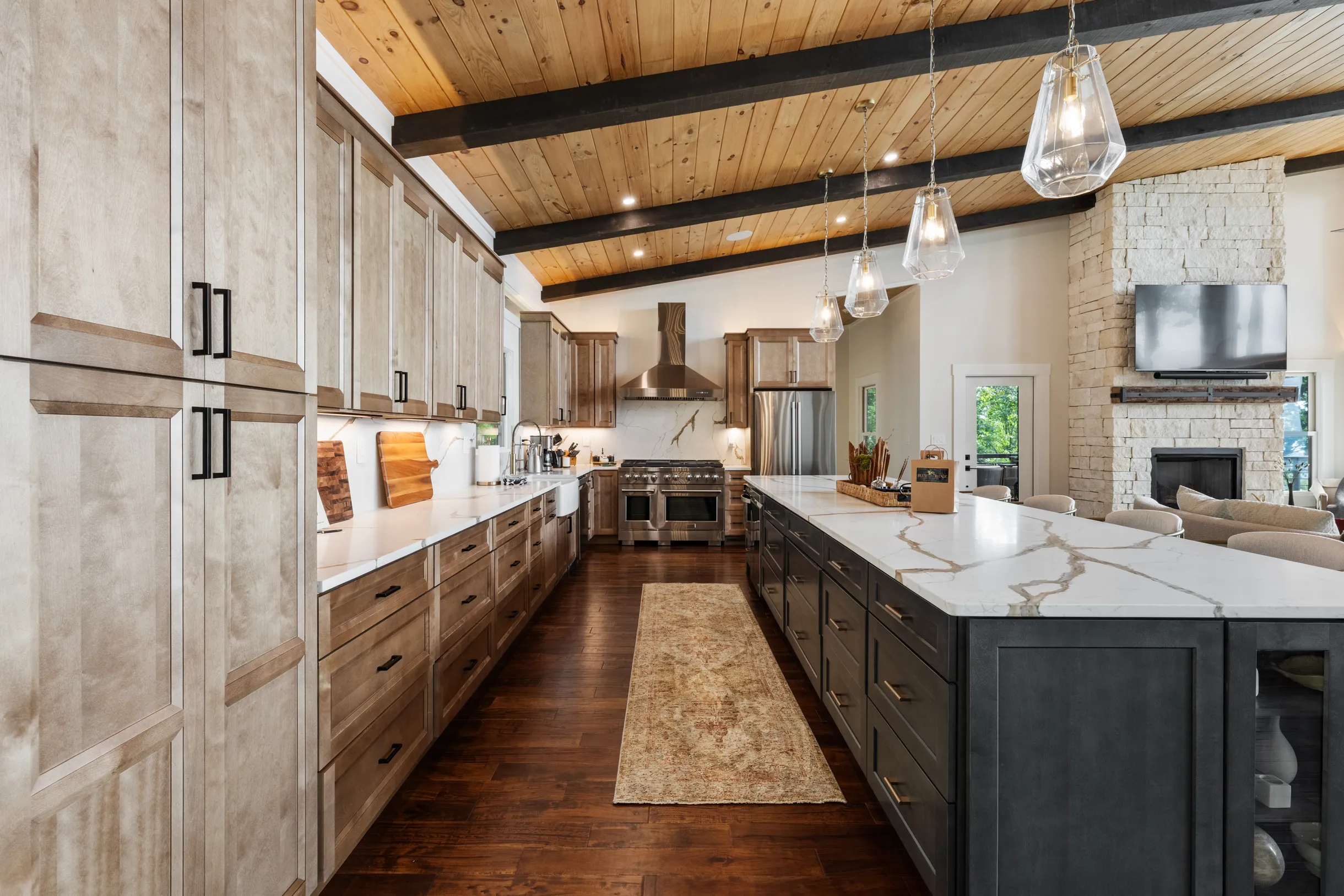 Blue Ridge Luxe, 180 Mtn Views, Sunsets, Sauna, Spa #108