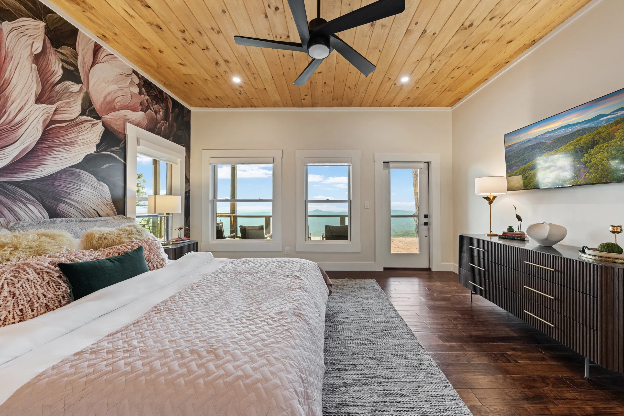 Blue Ridge Luxe, 180 Mtn Views, Sunsets, Sauna, Spa #109