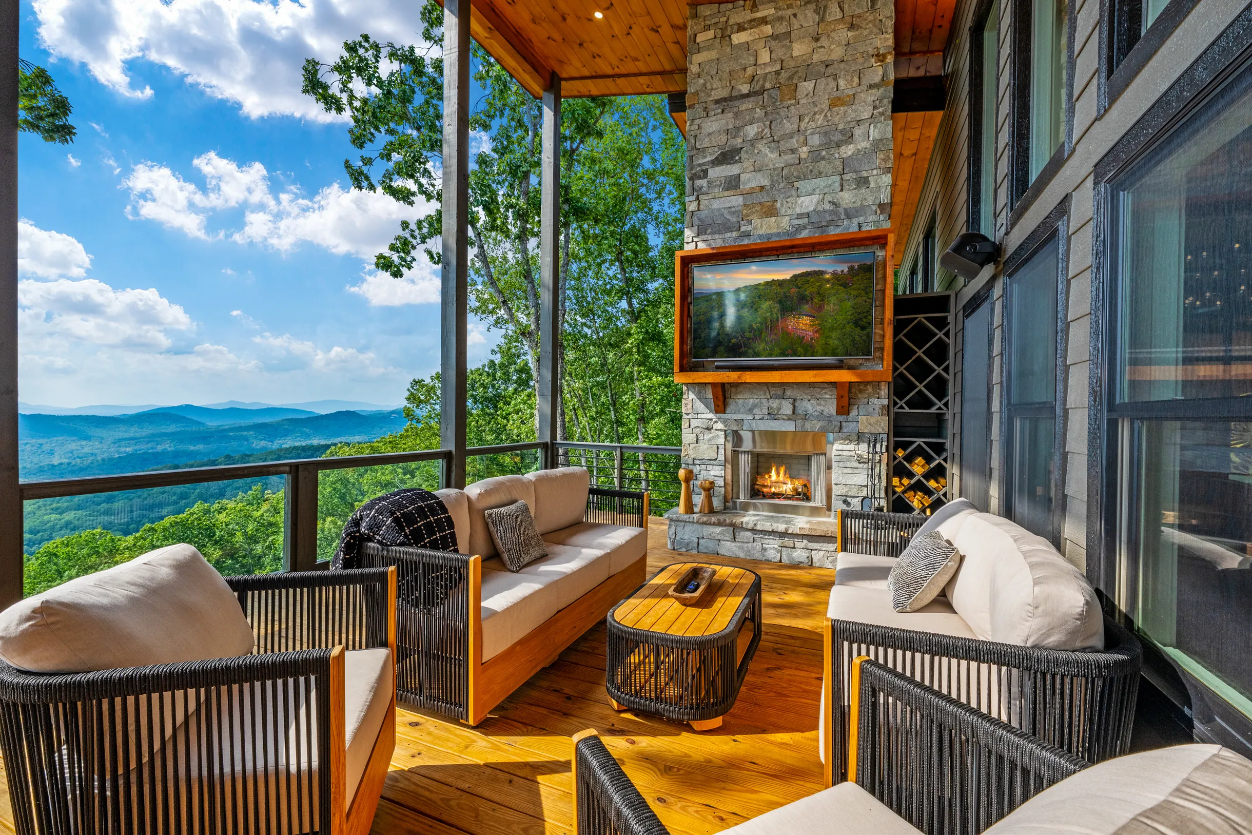 Blue Ridge Luxe, 180 Mtn Views, Sunsets, Sauna, Spa #112