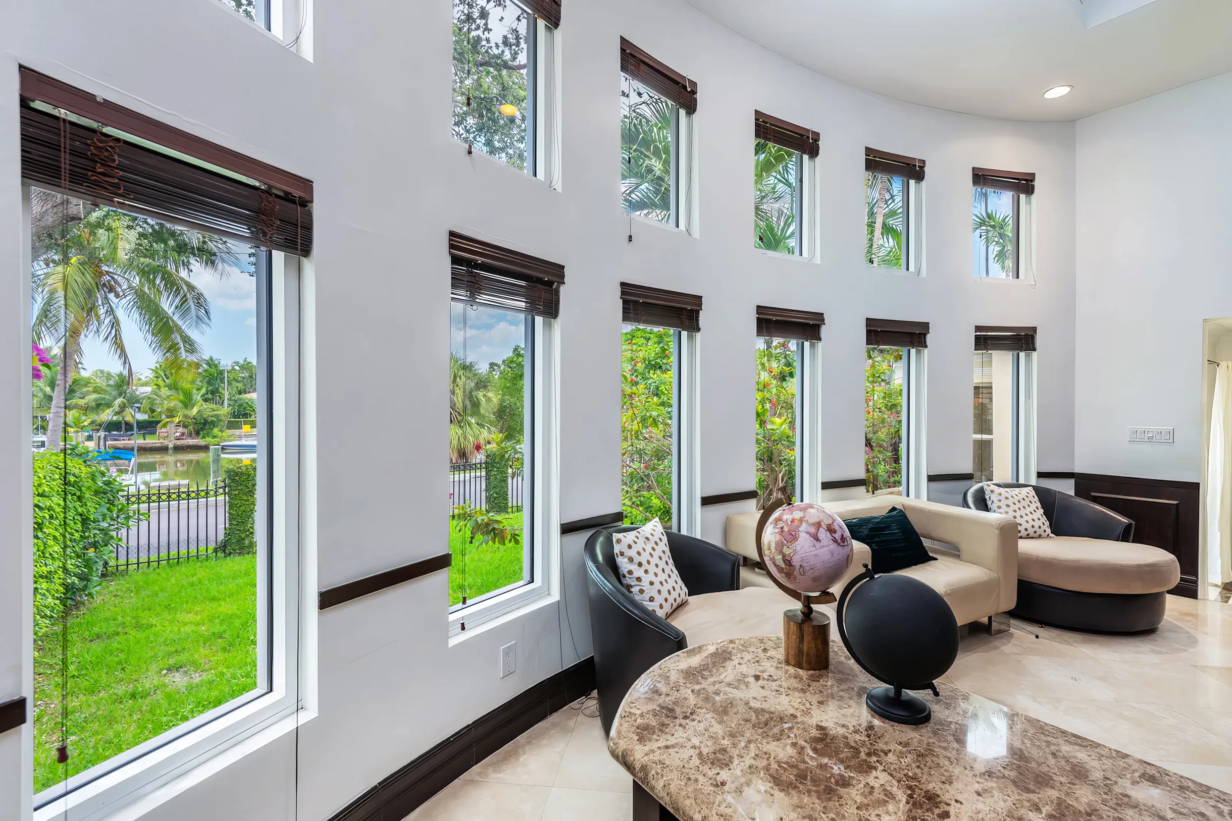 Massive Villa, Movie theater, Pool, & Jacuzzi ! #4