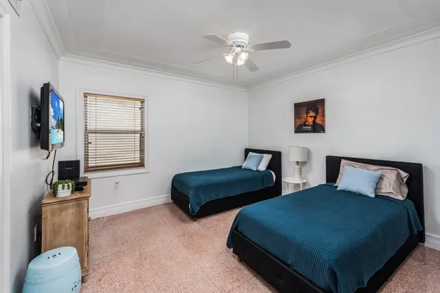 Bedroom 5 image 1
