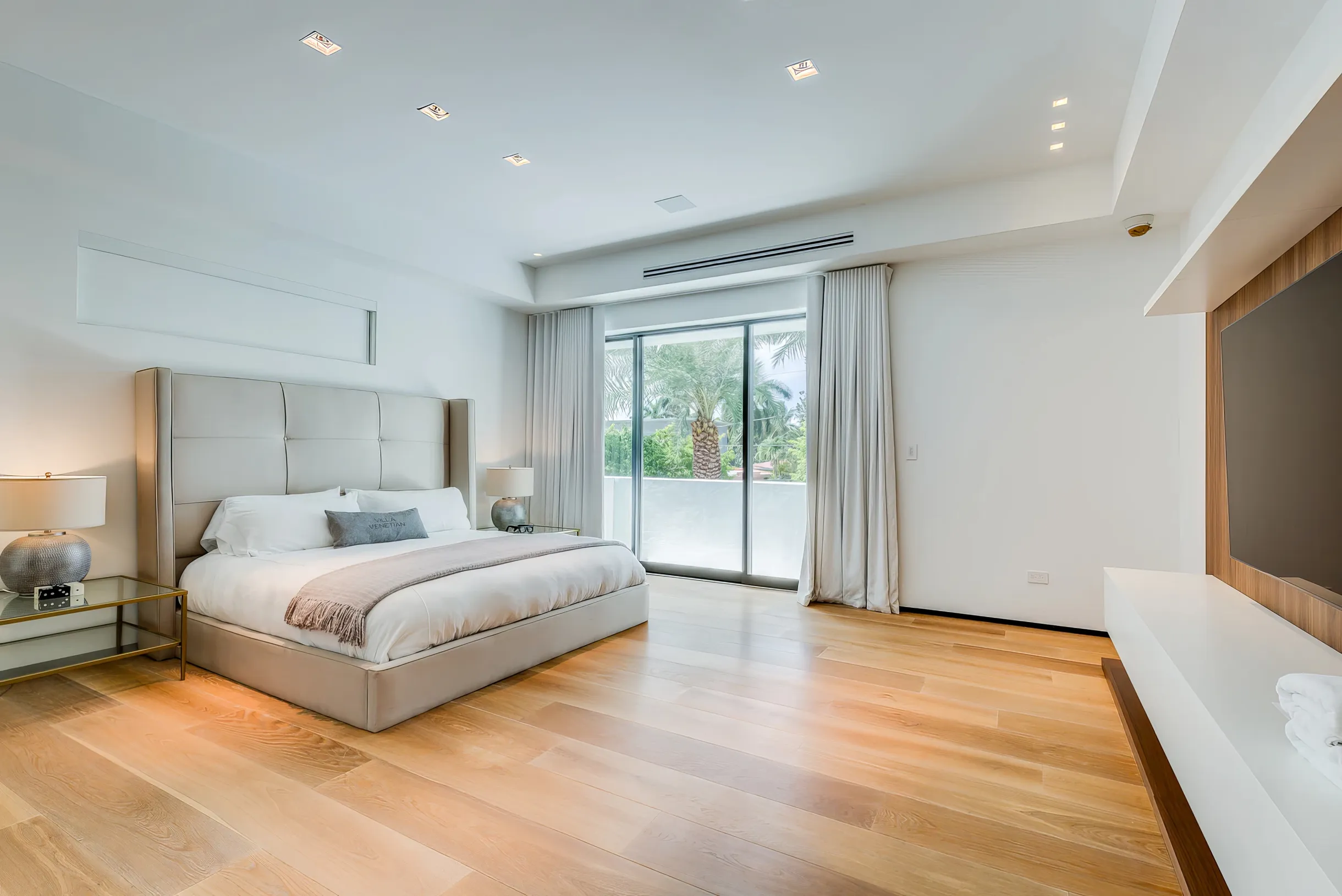 Waterfront Villa - Rooftop Pool & Spa - Theater #15