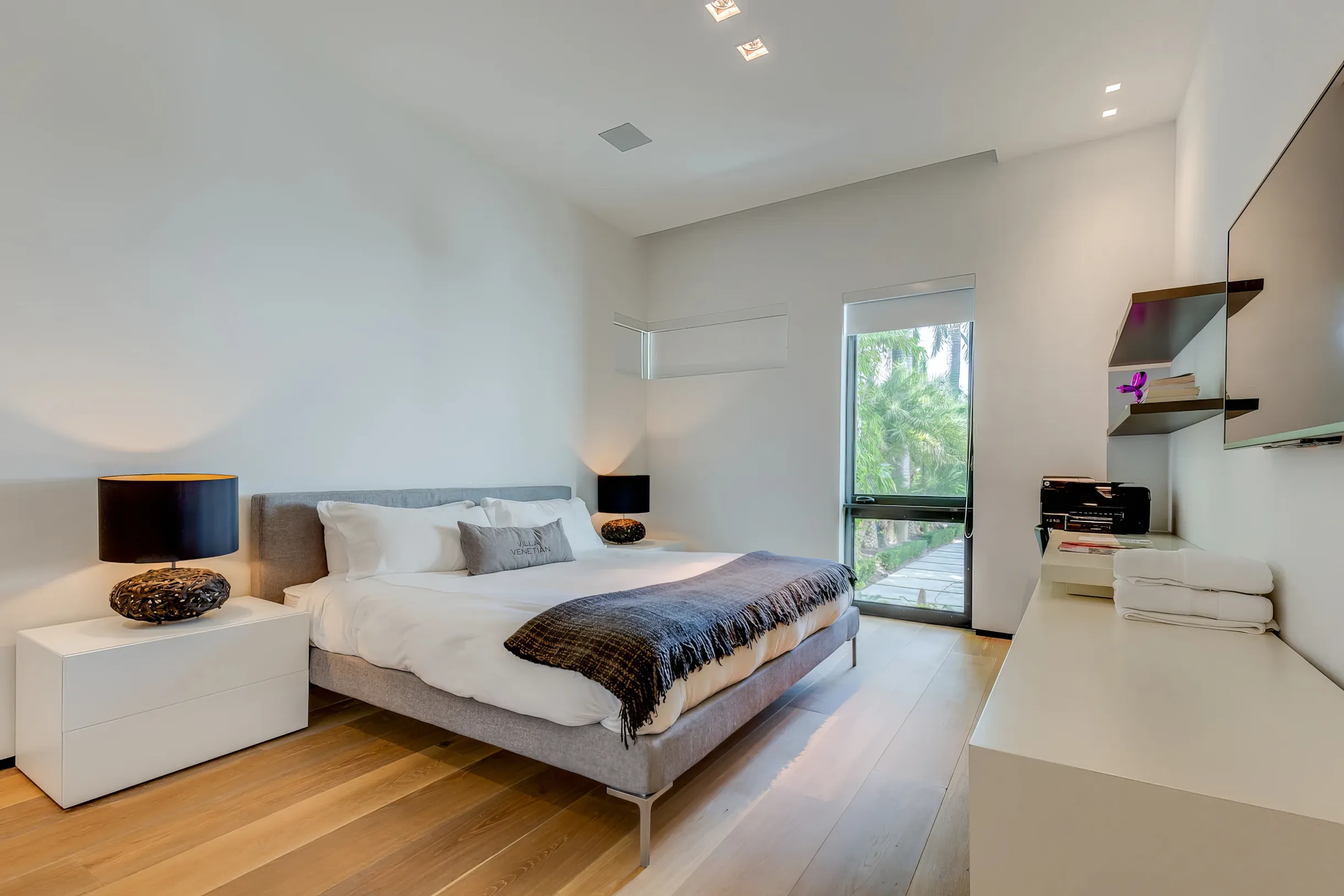 Waterfront Villa - Rooftop Pool & Spa - Theater #20