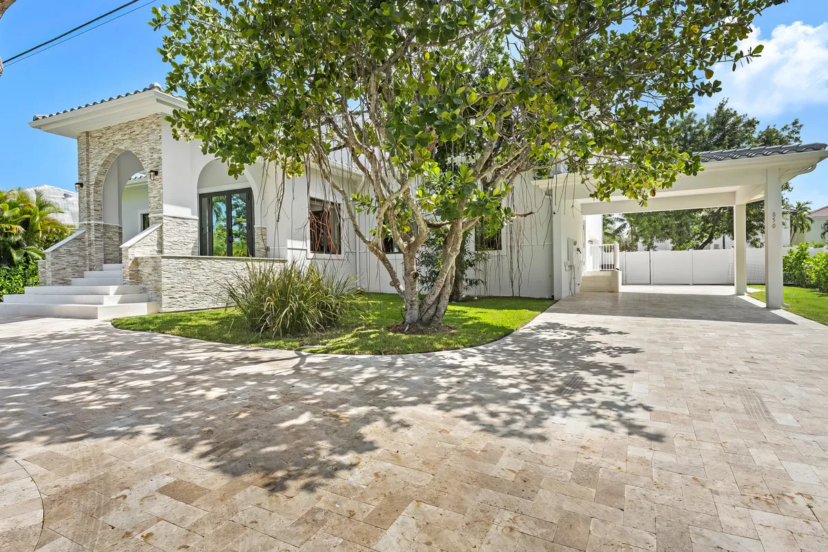 Waterfront Villa / Heated Pool, Gameroom, Sleeps12