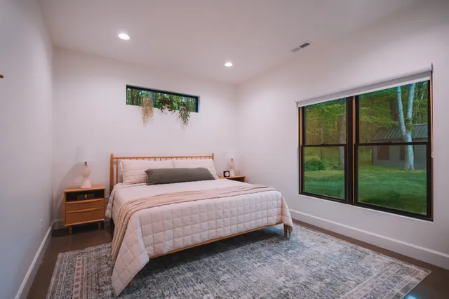 Bedroom 1 image 1
