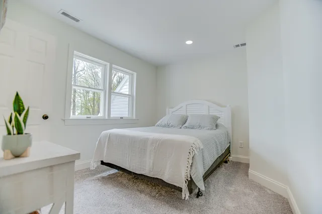 Bedroom 7 image 1