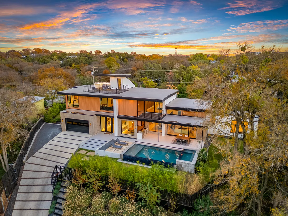 Wander Austin Oakhaven #1