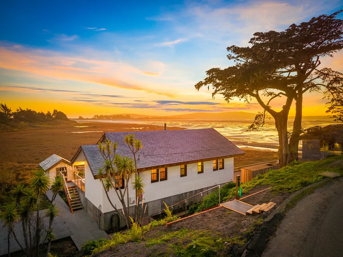 Wander Bodega Shoals