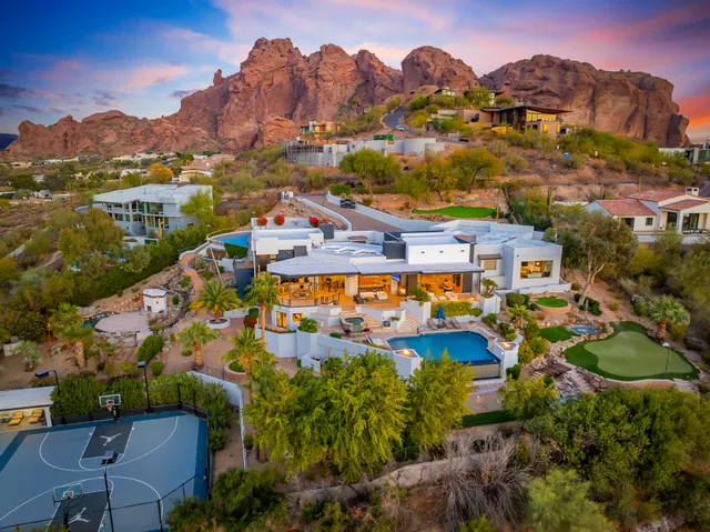 Wander Camelback Canyon