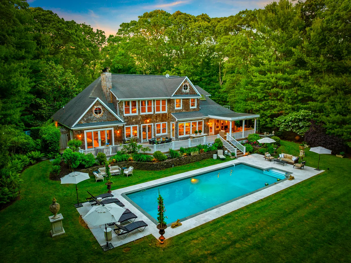 Home in East Hampton property photo 3